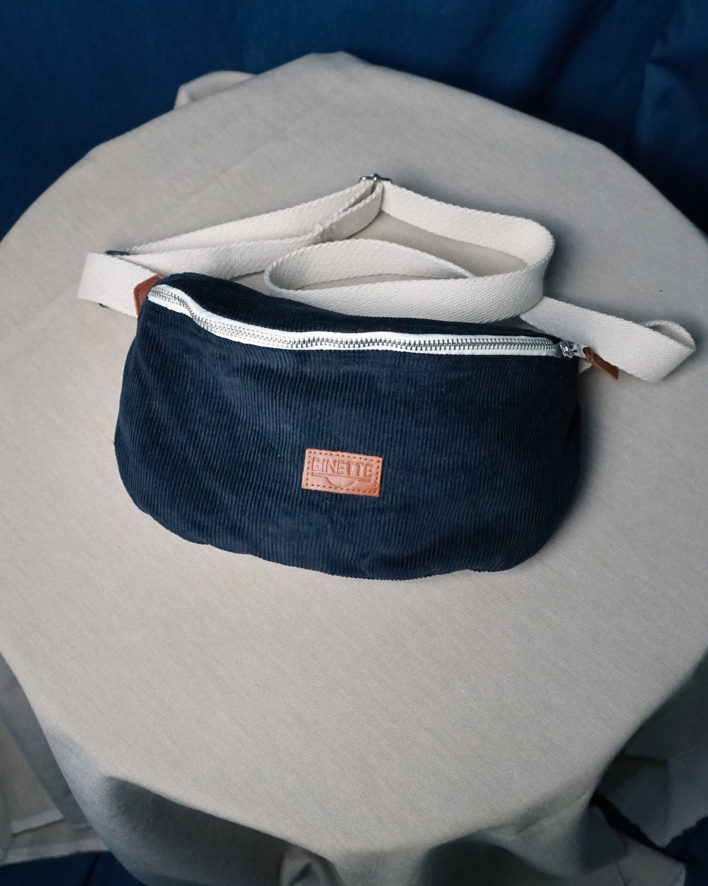 Sac banane Binette Londres - velours côtelé bleu
