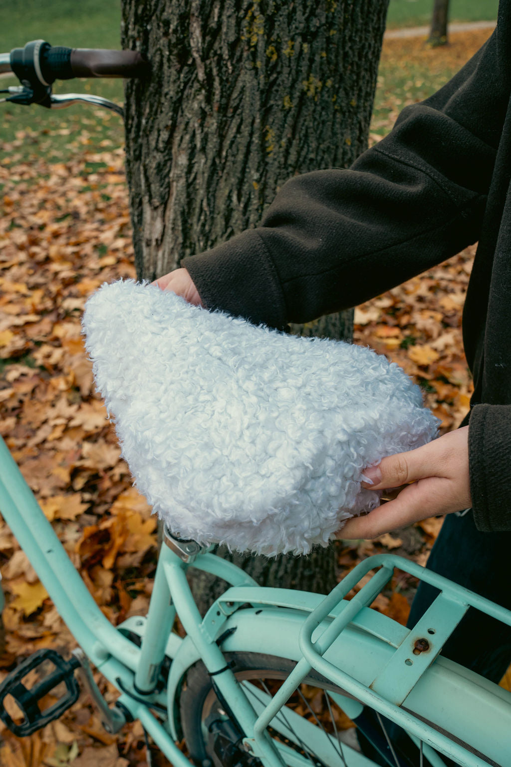 Charlotte de selle de vĂ©lo moumoute blanche đ