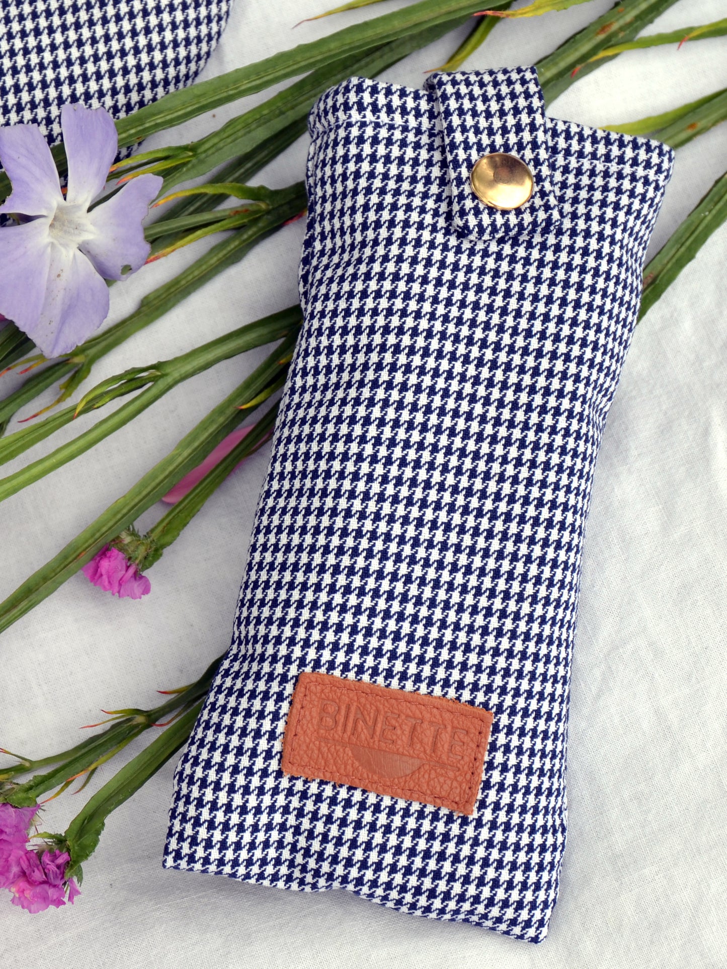 Étui à lunette écoresponsable bleu motif pied de poule fait par une marque française