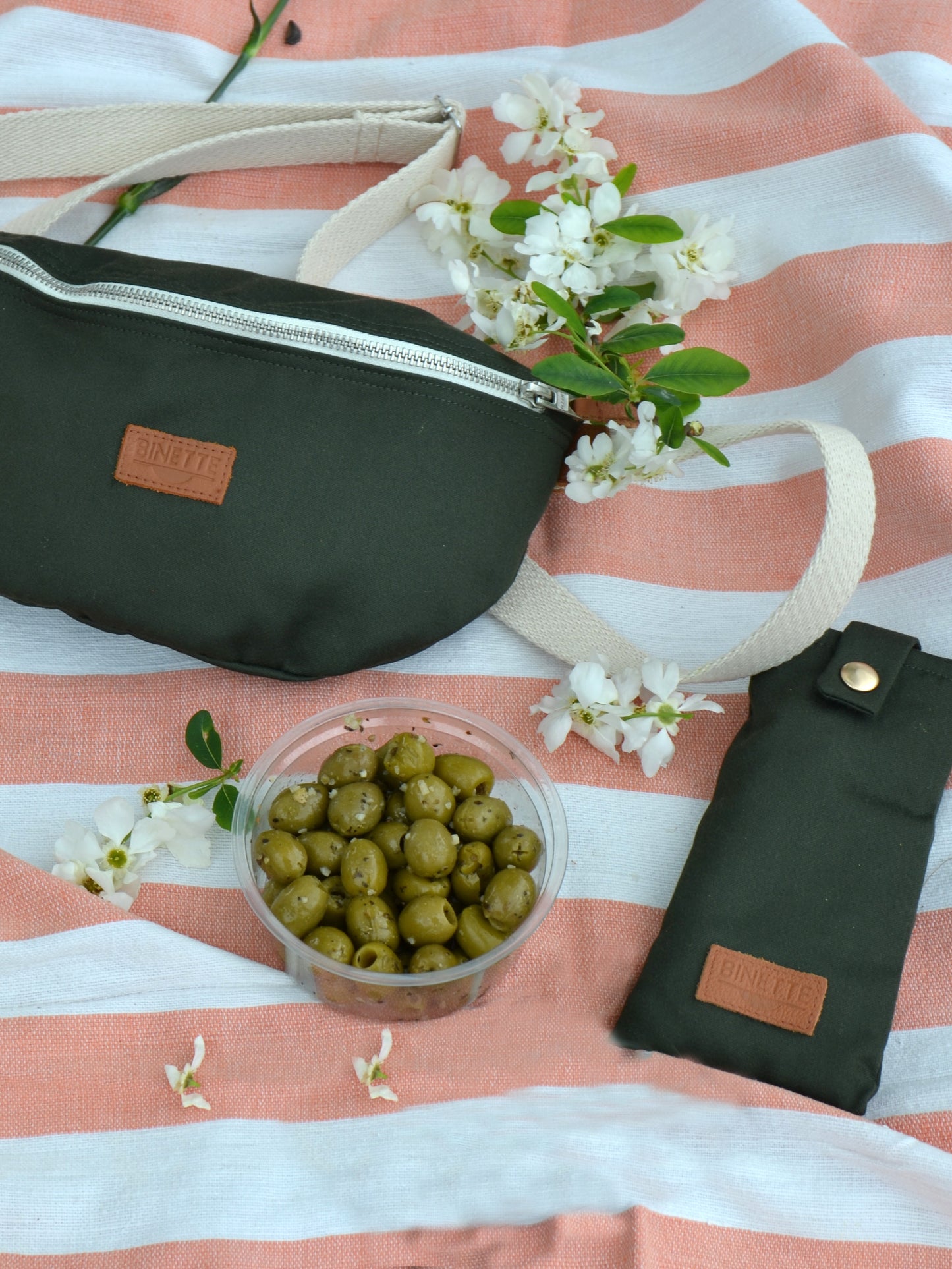 Pack Olive: Sac banane et étuis à lunette vert kaki