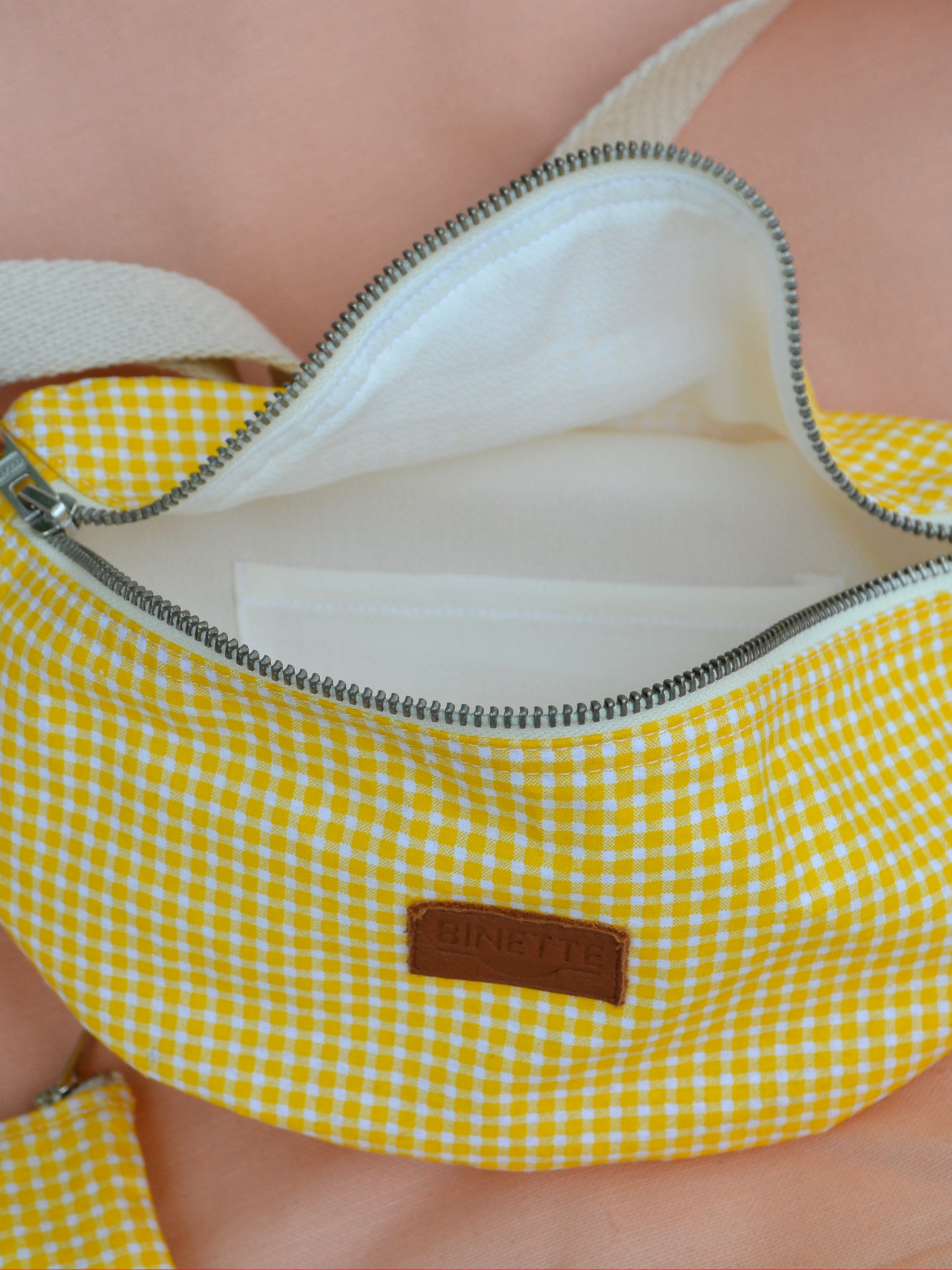 Sac banane Binette écoresponsable jaune motif vichy fait par une marque française.