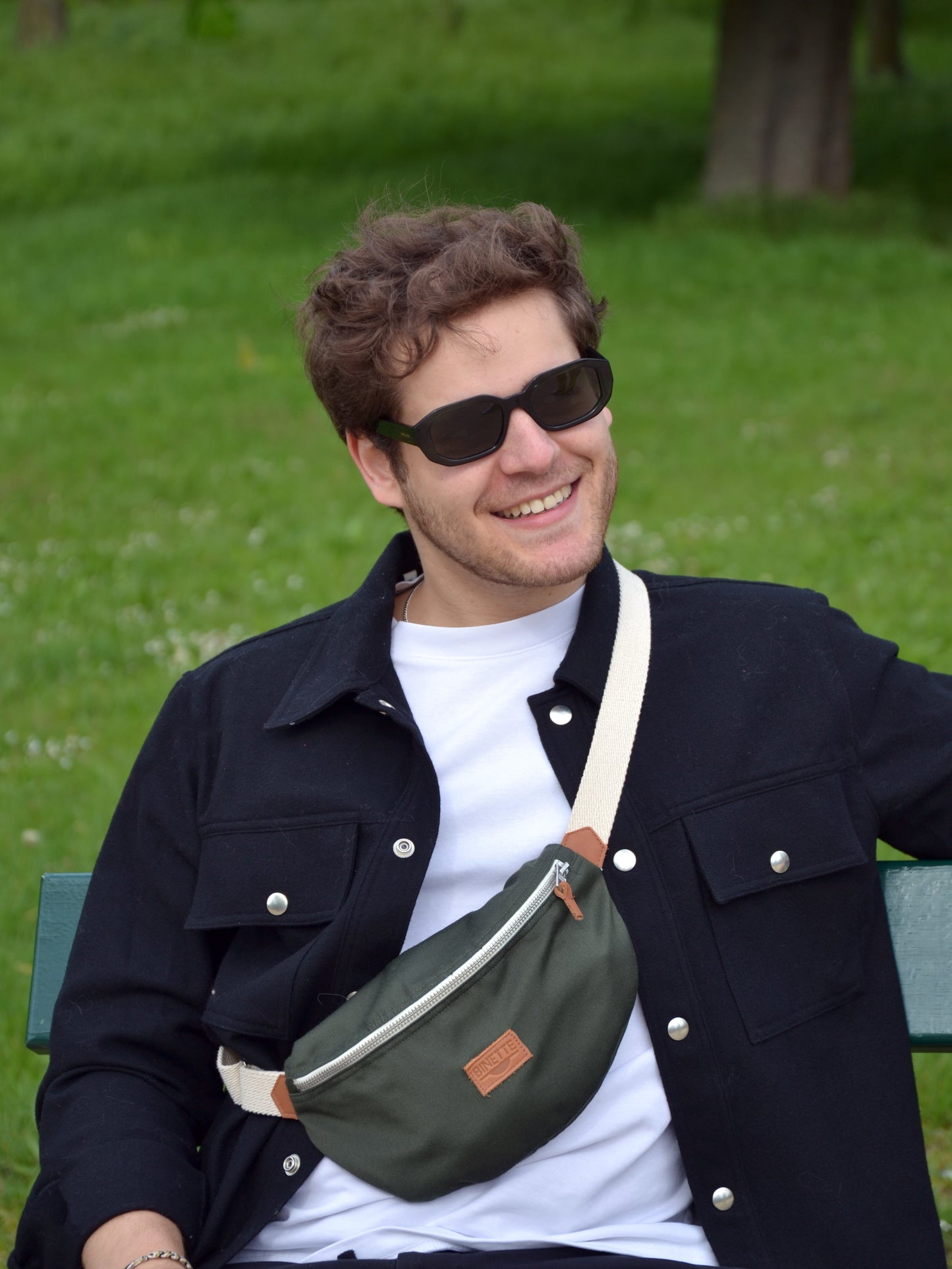 Pack Olive: Sac banane et étuis à lunette vert kaki