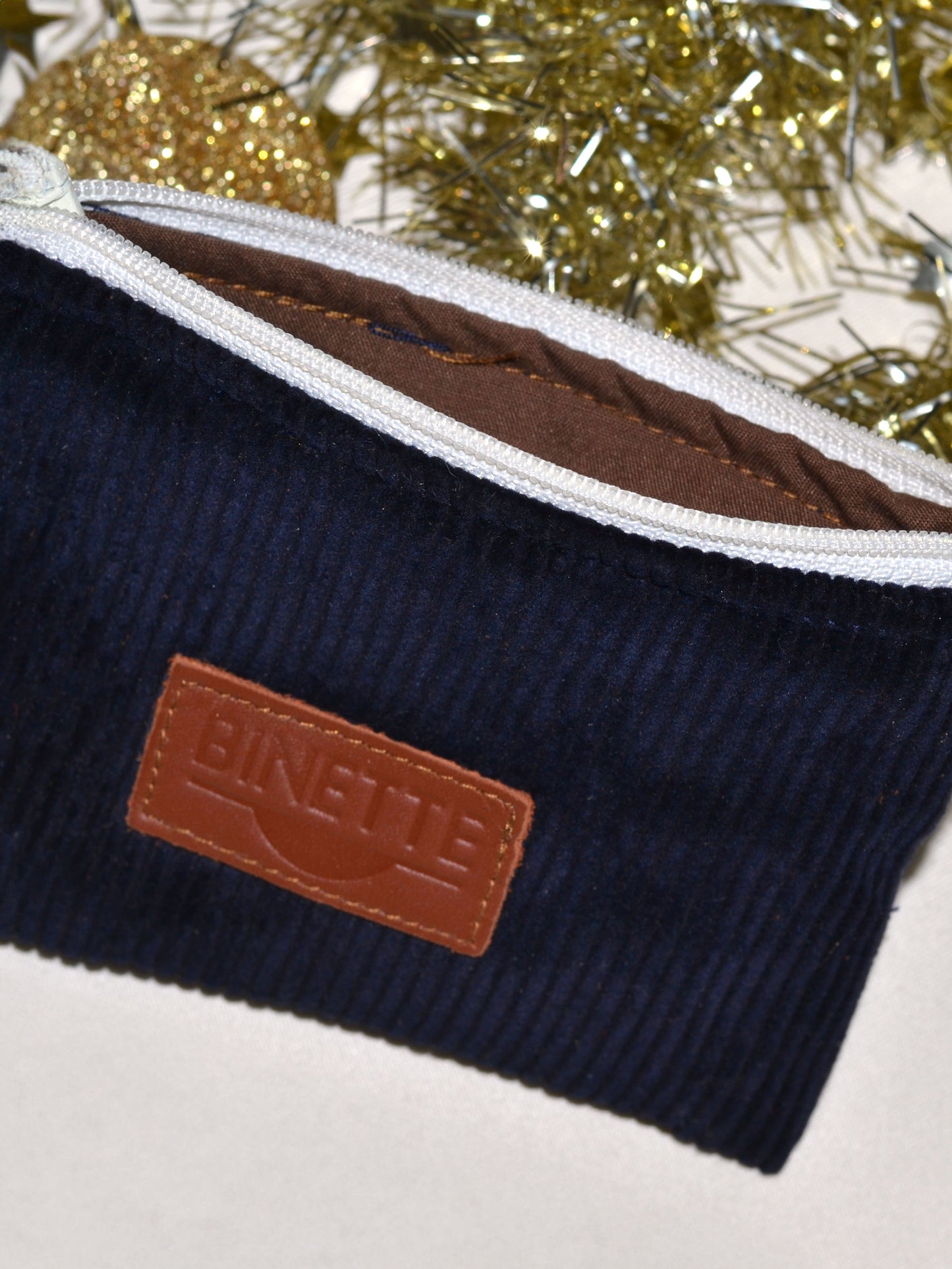 pochette londres ecoresponsable upcyclé en velours cotele bleu marine binette