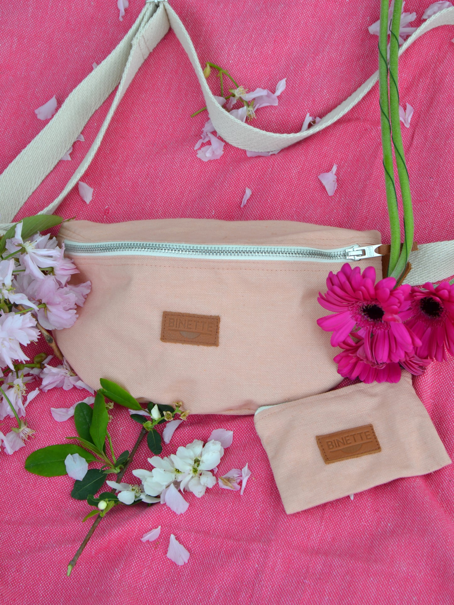 Sac banane Binette et pochette écoresponsables roses faits par une marque française