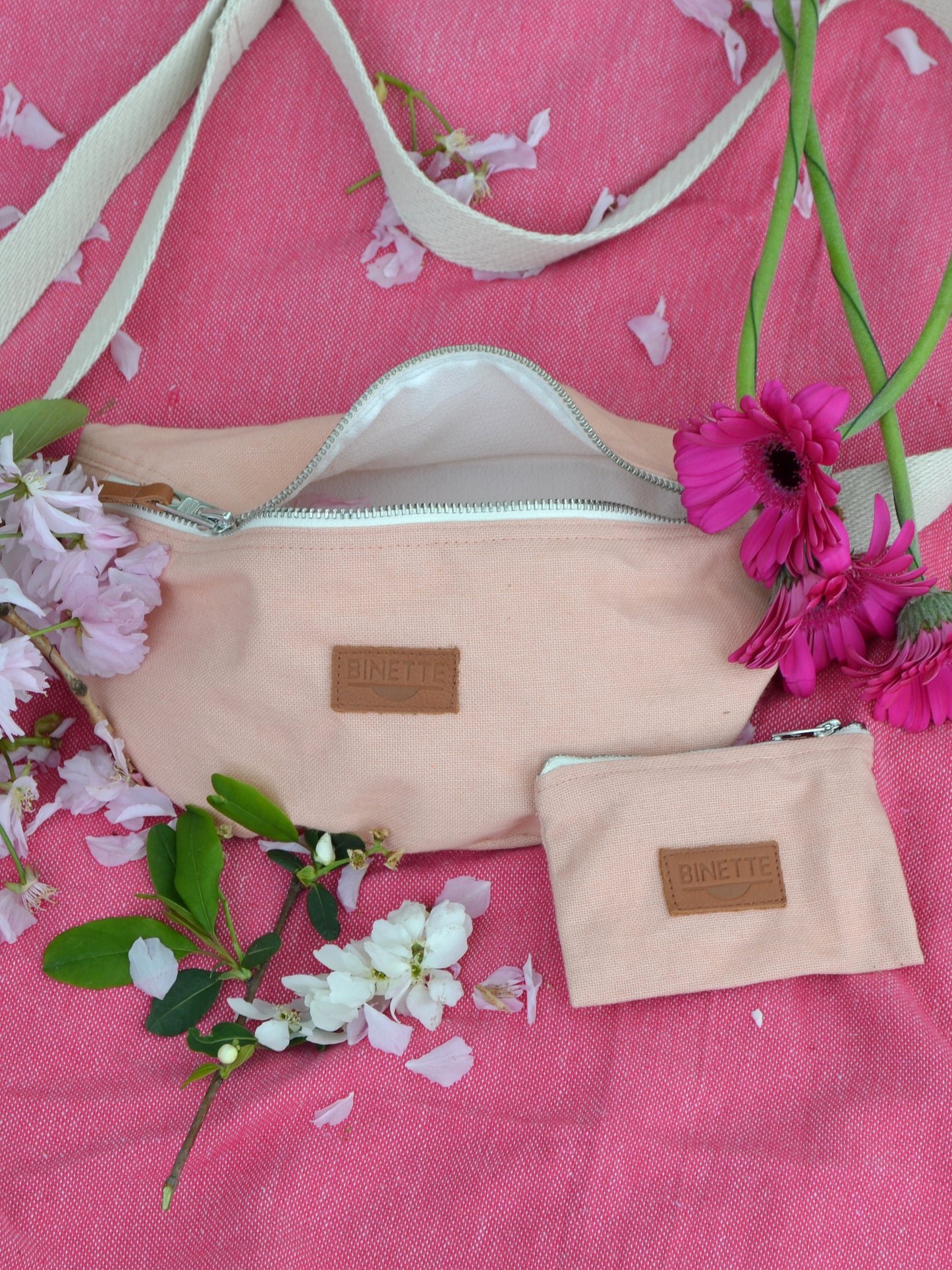 Sac banane Binette et pochette écoresponsables roses faits par une marque française
