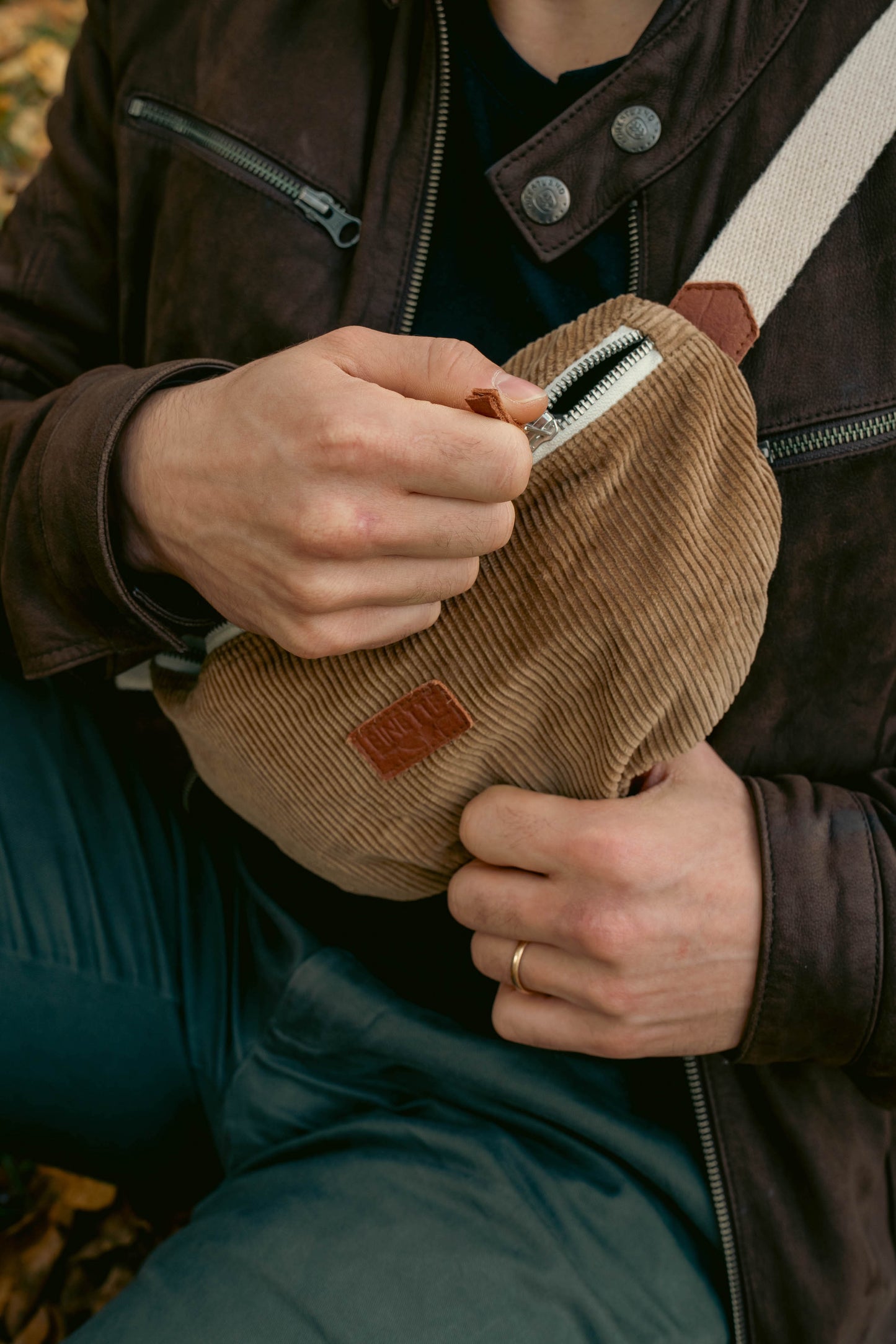 Sac banane Binette - velours côtelé marron claire 🤎