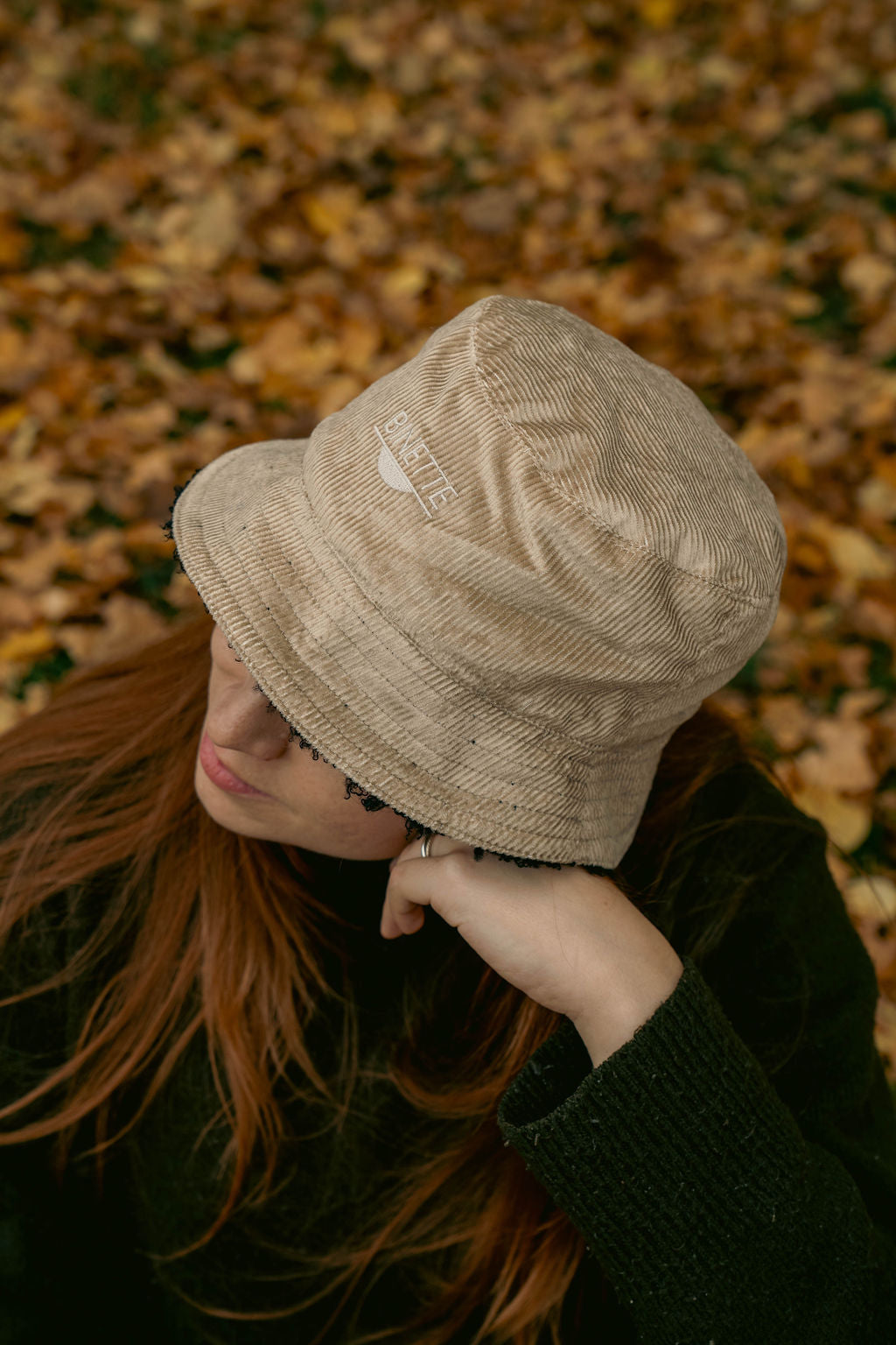 Bob réversible Binette Moumoute noir/Velours côtelés beige 🐑