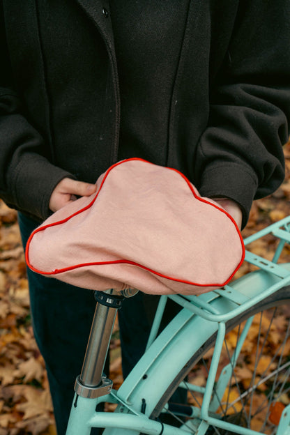 Charlotte de selle de vélo rose coeur ❣️
