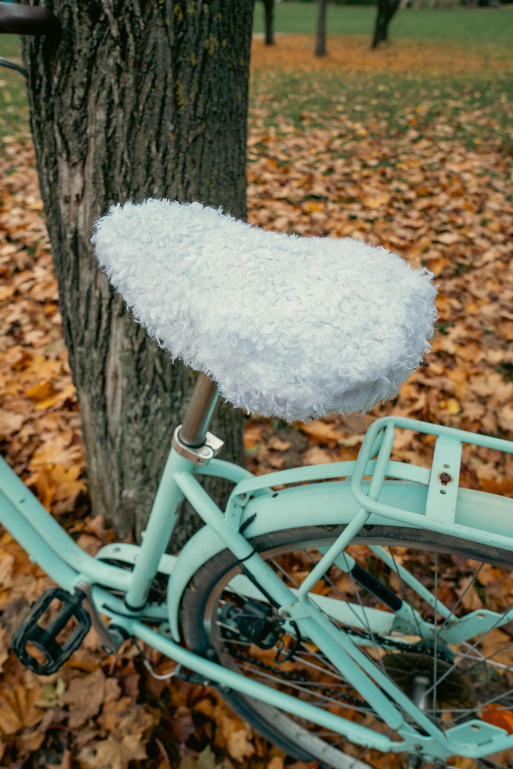 Charlotte de selle de vélo moumoute blanche 🐑