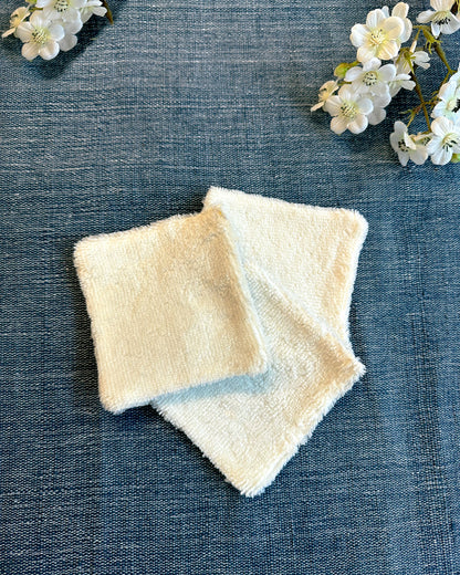 coton démaquillant écoresponsable réutilisable lavable en éponge de bambou et motif fleurs marguerite bleue récupéré des chutes de tissu recyclé des sacs banane marguerite ecoresponsables de la marque française écoresponsable Binette